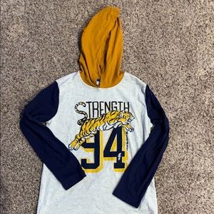 Boys old Navy long sleeved T-shirt
